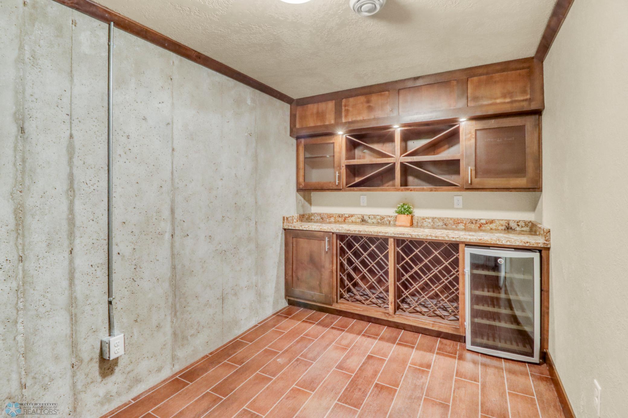 Basement Bar room1_1.JPG