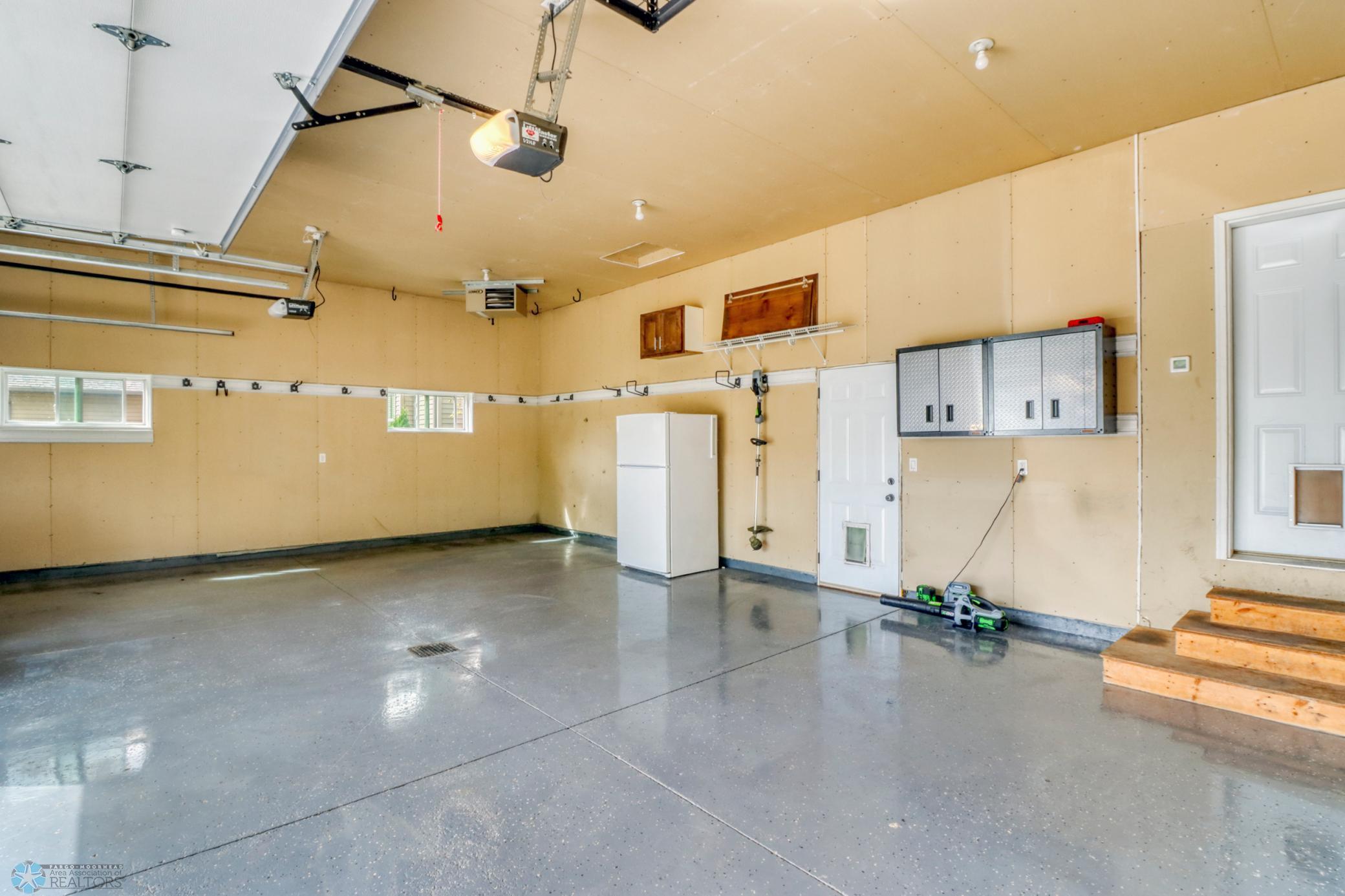 Garage1_2.JPG