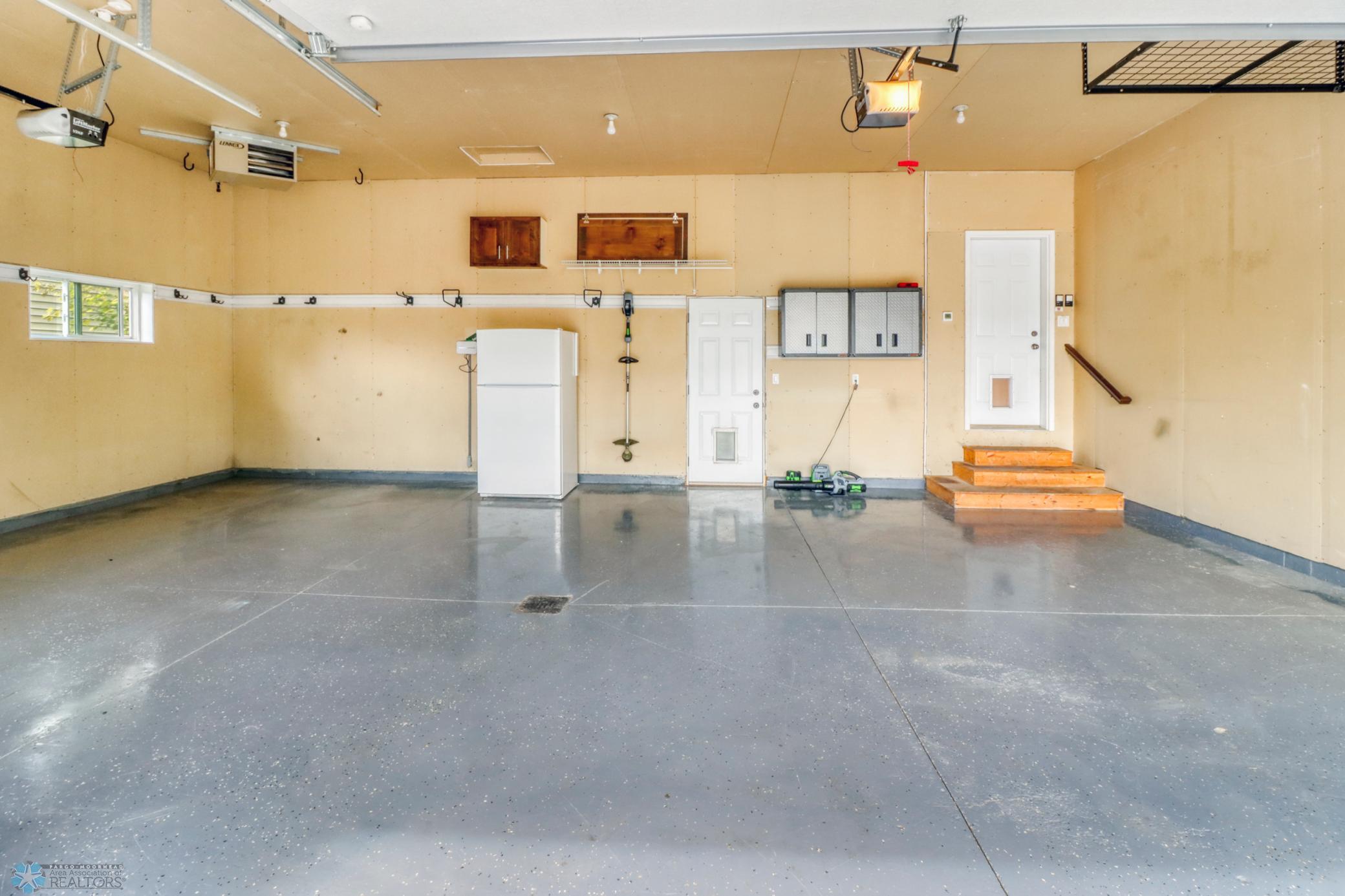 Garage1_1.JPG