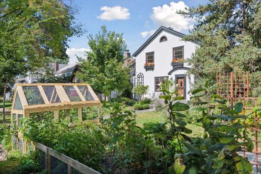 This home is on a great block of Mac-Groveland.