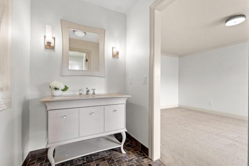 9727 Sky Lane, Eden Prairie, MN 55347