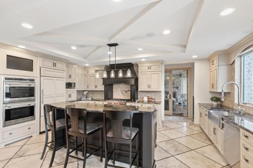 9727 Sky Lane, Eden Prairie, MN 55347