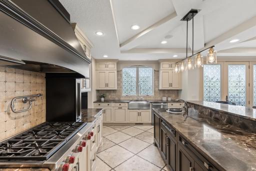 9727 Sky Lane, Eden Prairie, MN 55347
