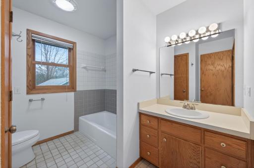 16940 12th Avenue N, Plymouth, MN 55447