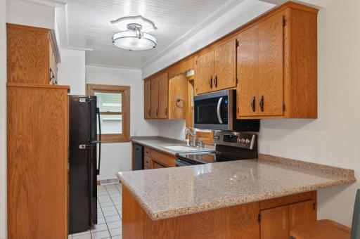 16940 12th Avenue N, Plymouth, MN 55447