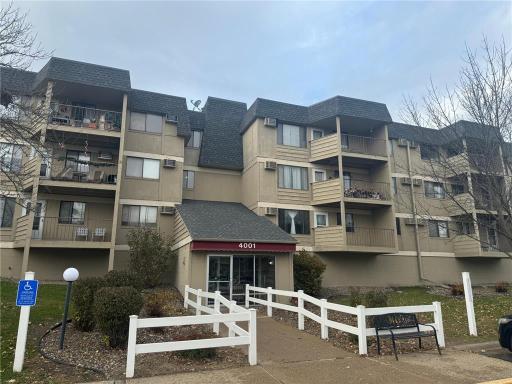 4001 Heritage Hills Drive, 205, Bloomington, MN 55437