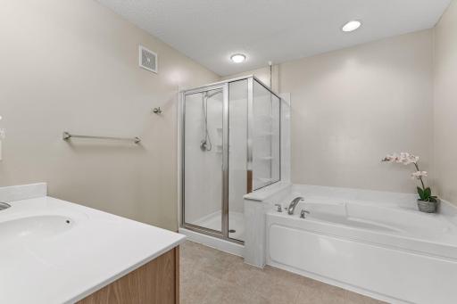 1671 Village Trail E, 5, Saint Paul, MN 55109
