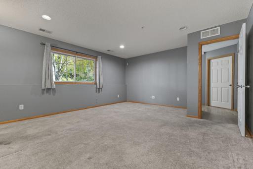1671 Village Trail E, 5, Saint Paul, MN 55109