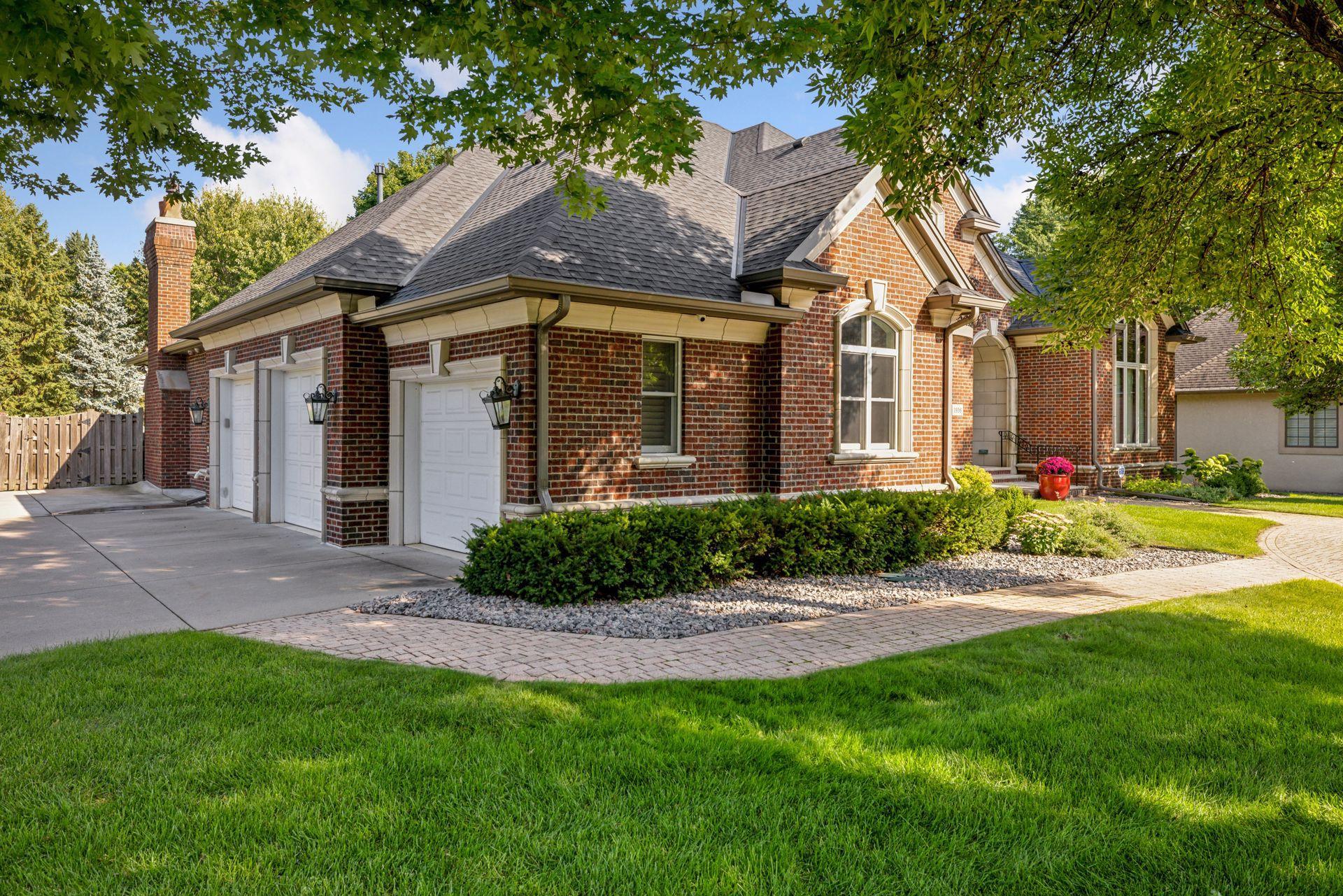 3-car garage