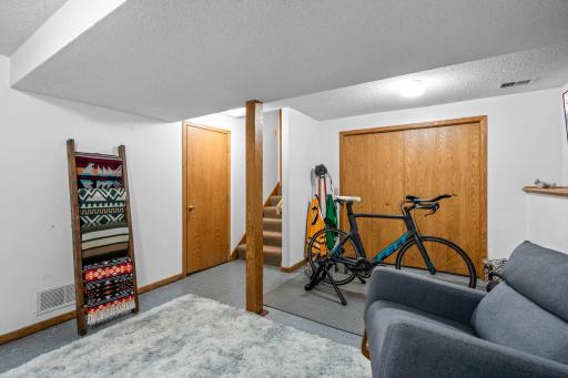 3945 Harbor Lane N, Minneapolis, MN 55446