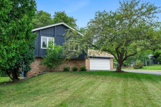 3945 Harbor Lane N, Minneapolis, MN 55446