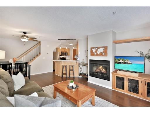 566 Mission Hills Way W, Chanhassen, MN 55317