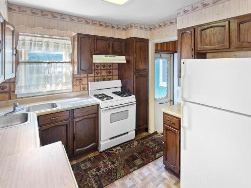 1832 Georgia Ave S Minneapolis MN 55426 USA-026-001-024-MLS_Size.jpg
