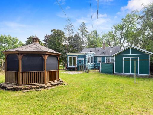 1832 Georgia Ave S Minneapolis MN 55426 USA-009-009-007-MLS_Size.jpg