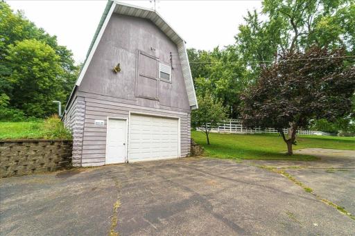 6050 Cahill Avenue, Inver Grove Heights, MN 55076