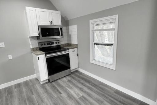 4010 Dupont Upper Kitchen B.jpeg