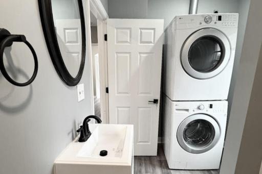 4010 Dupont Upper Level Bathroom 2B.jpeg