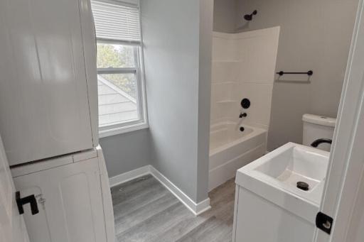 4010 Dupont Upper Level Bathrrom 1A.jpeg