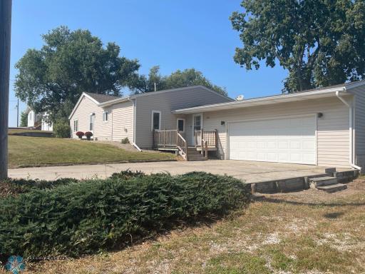 506 7th Avenue W, Lisbon, ND 58054