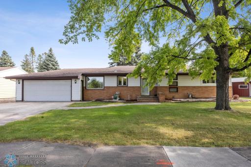 2212 5th Street S, Moorhead, MN 56560