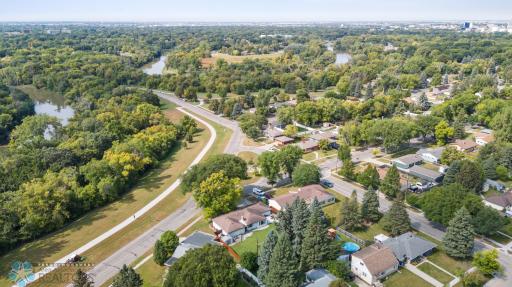 Rivershore Dr & Blocks from Gooseberry Park