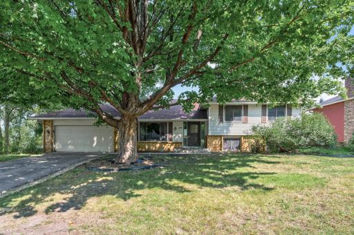 104 Knoll Circle E, Burnsville, MN 55337