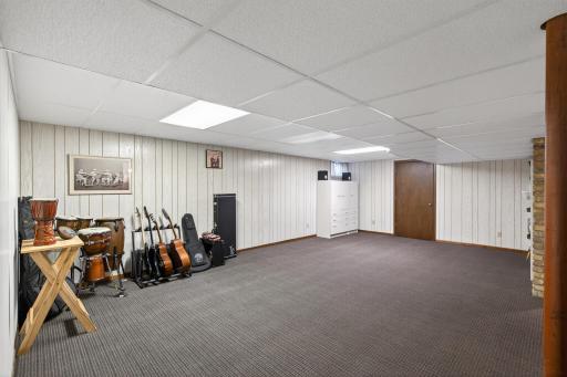 4730 Fairhills Road E, Minnetonka, MN 55345