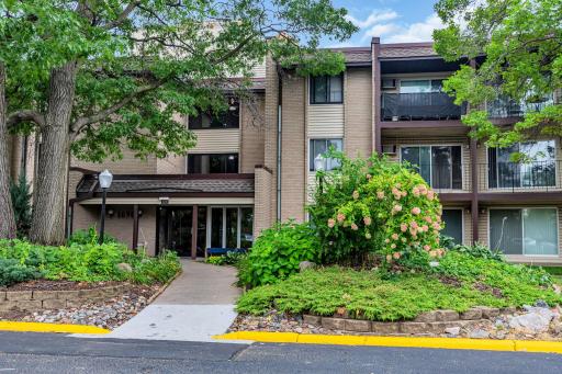 1690 Highway 36 W, 216, Saint Paul, MN 55113