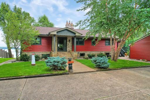 6631 N Shore Trail N, Forest Lake, MN 55025