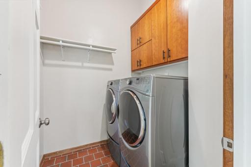 2404 Sherwood Hills Road, Minnetonka, MN 55305
