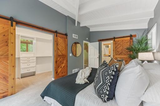 2404 Sherwood Hills Road, Minnetonka, MN 55305