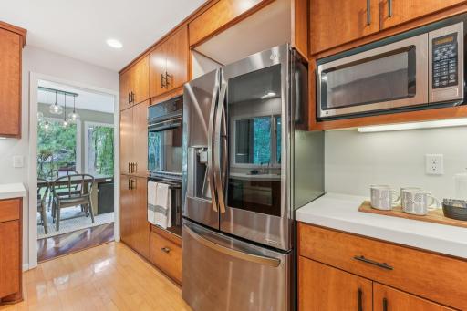 2404 Sherwood Hills Road, Minnetonka, MN 55305