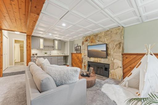 2404 Sherwood Hills Road, Minnetonka, MN 55305