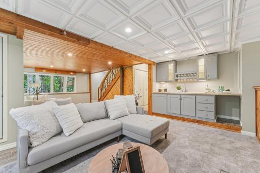 2404 Sherwood Hills Road, Minnetonka, MN 55305