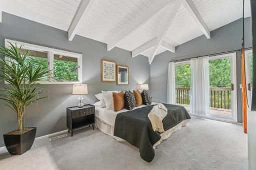 2404 Sherwood Hills Road, Minnetonka, MN 55305