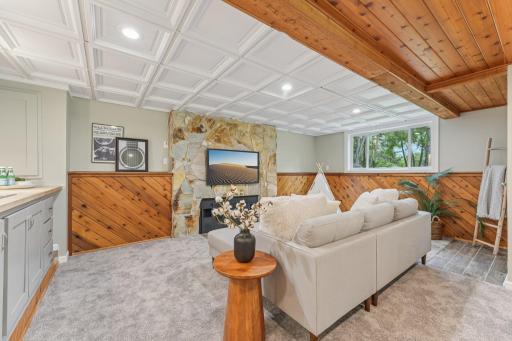 2404 Sherwood Hills Road, Minnetonka, MN 55305