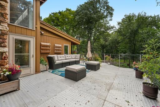 2404 Sherwood Hills Road, Minnetonka, MN 55305