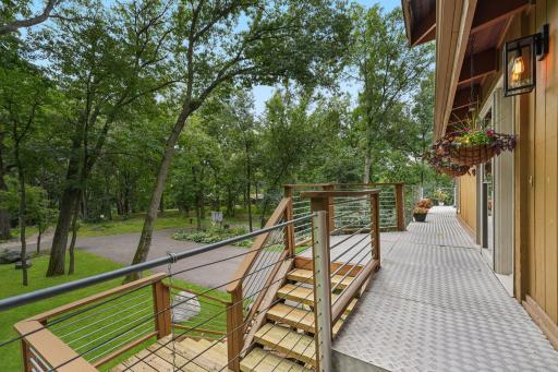 2404 Sherwood Hills Road, Minnetonka, MN 55305