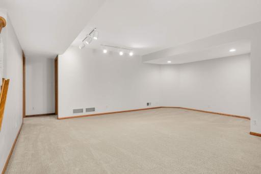 7364 Howard Lane, Eden Prairie, MN 55346