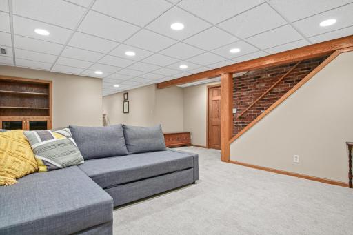 610 57th Avenue NE, Minneapolis, MN 55432