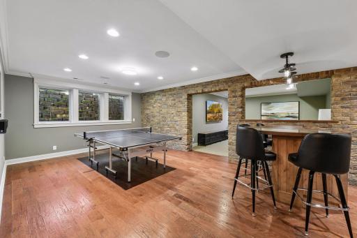2323 Huntington Point Road W, Wayzata, MN 55391