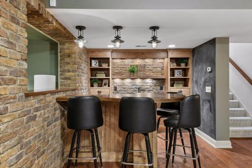 2323 Huntington Point Road W, Wayzata, MN 55391