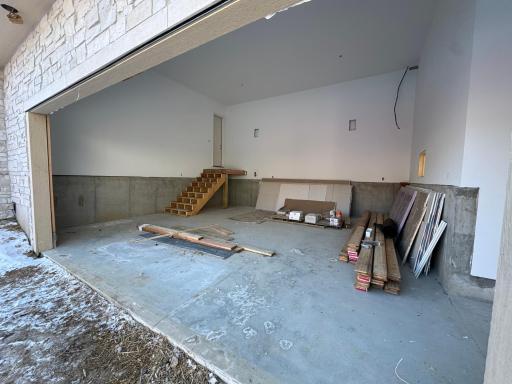 attached garage/sport court/double height