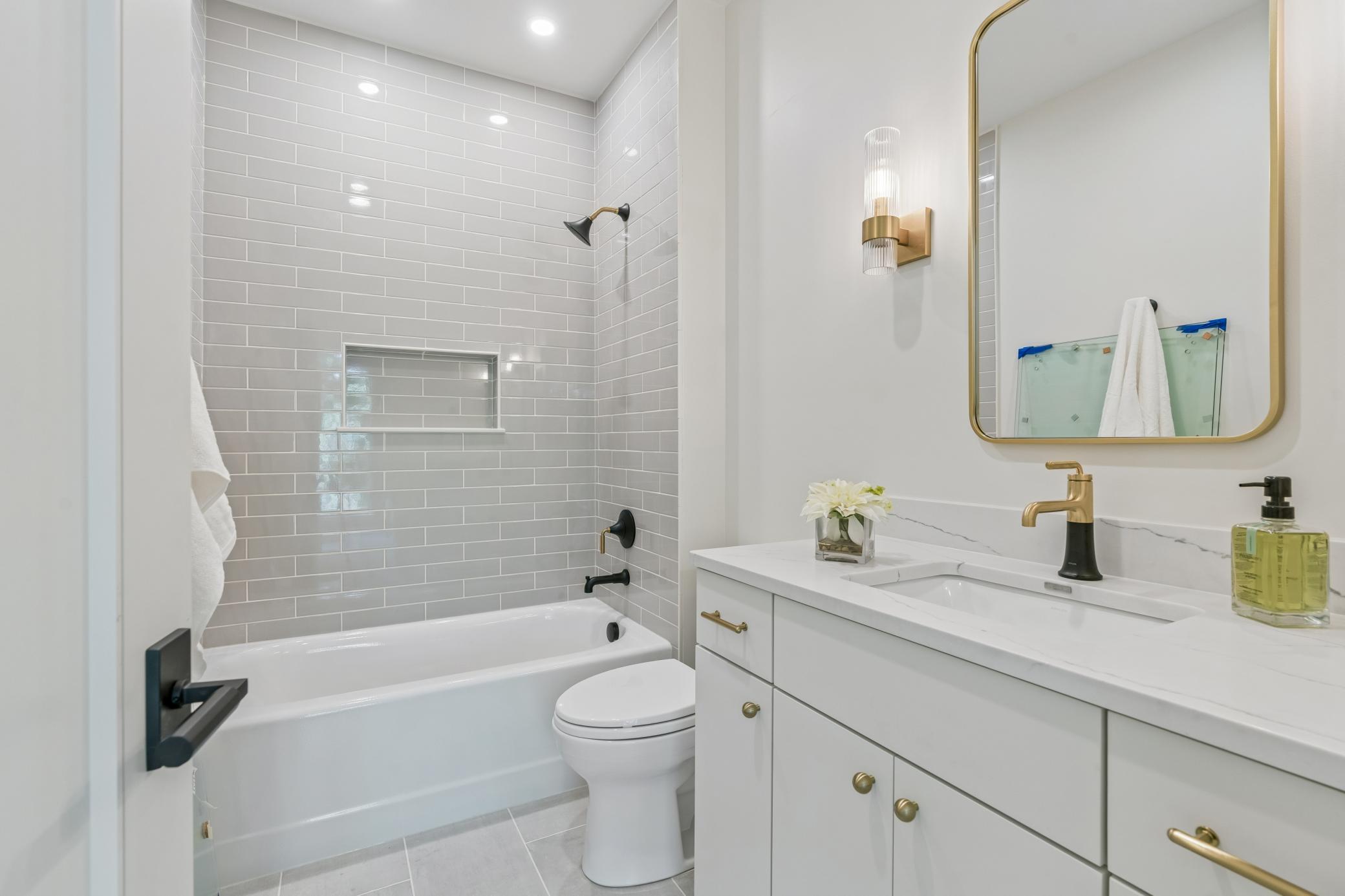 upper bed 4 - all ensuite *shower glass incoming