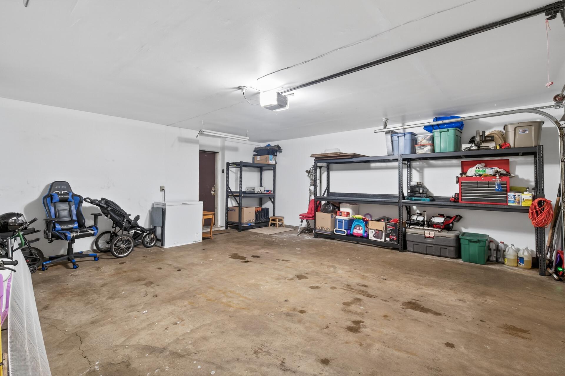 Well kept garage, recently painted