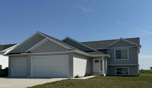416 Spring Day Avenue NE, Eyota, MN 55934