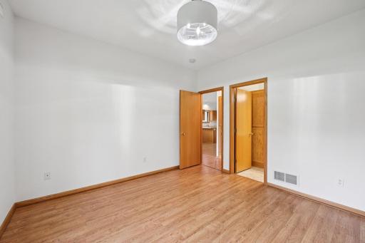 37-web-or-mls-Wyldwood Ln-S1809-023.jpg