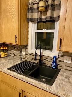 96 7th St SW May kit sink.jpeg