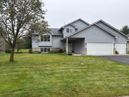 5305 Kings Circle N, Minneapolis, MN 55443
