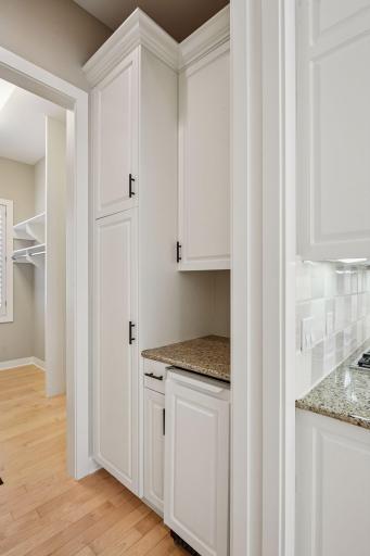 6314 Mcintyre Point, Minneapolis, MN 55439